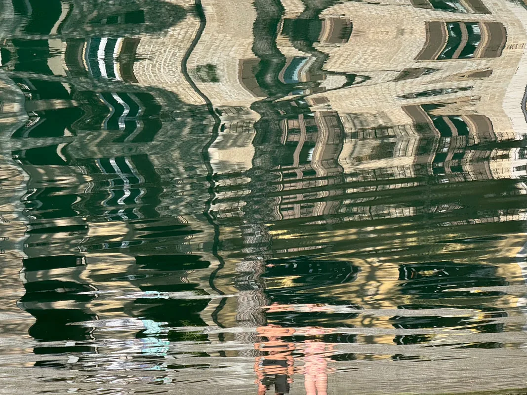 Fotografia di Giancarlo Leone: Morcote riflessa nell'acqua